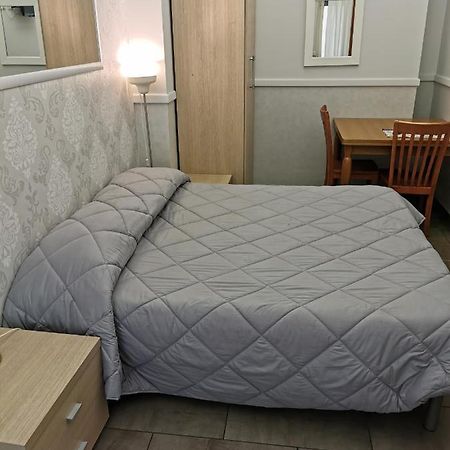 Bed&Breakfast Piramide Roma Exterior foto